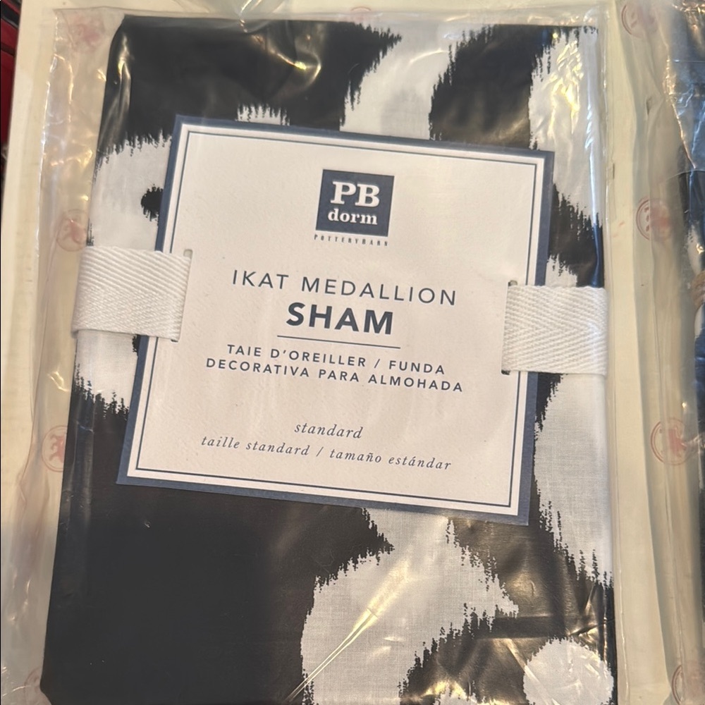 Pottery Barn Teen Black and White Medallion Duvet Cover & 3 shams, Twin size - Picture 2 of 4